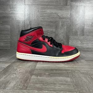 Jordan 1 Mid Banned Black Red White (554724-074) Size 9.5 B127
